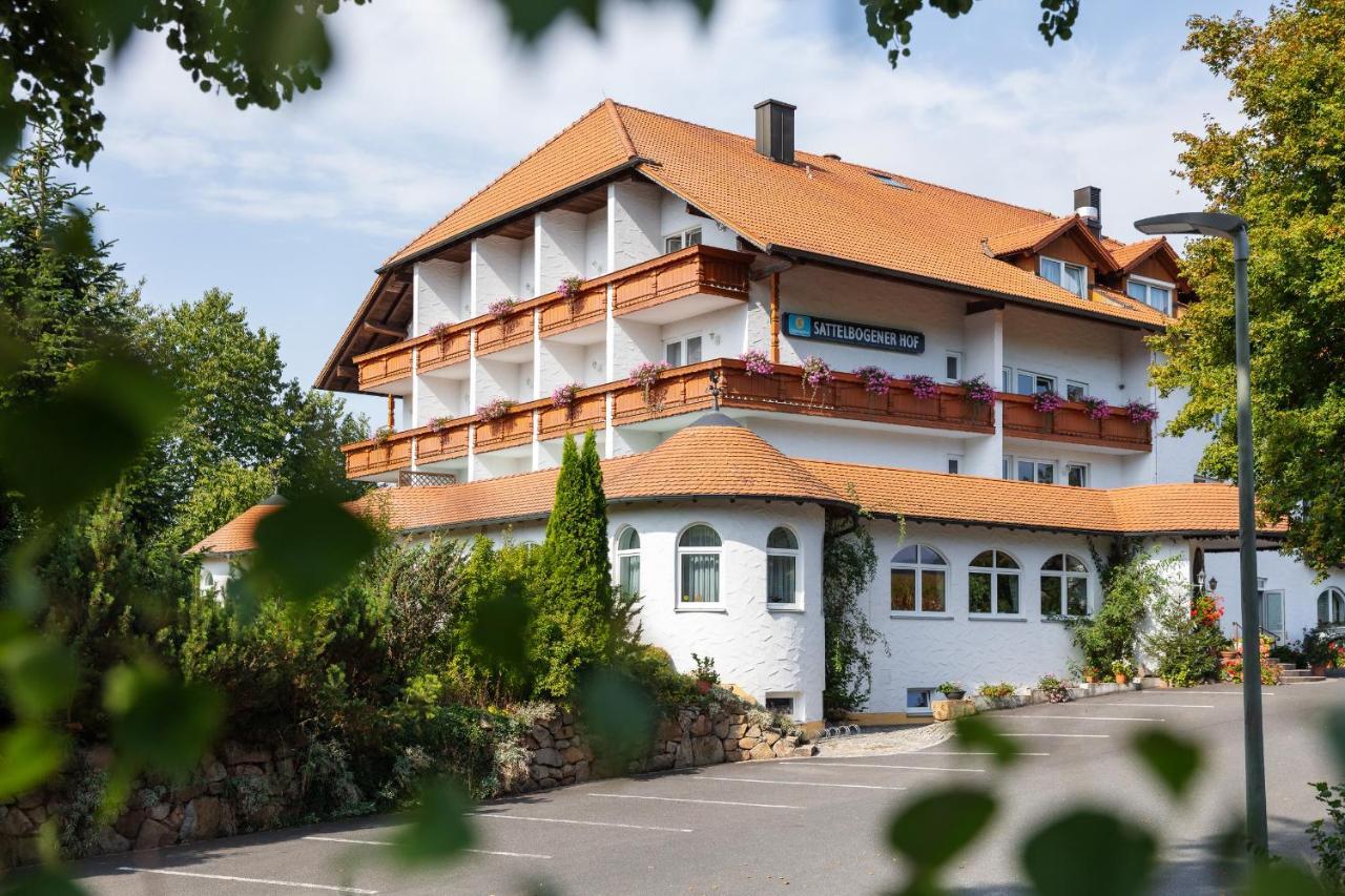 ホテル Sattelbogener Hof Traitsching エクステリア 写真